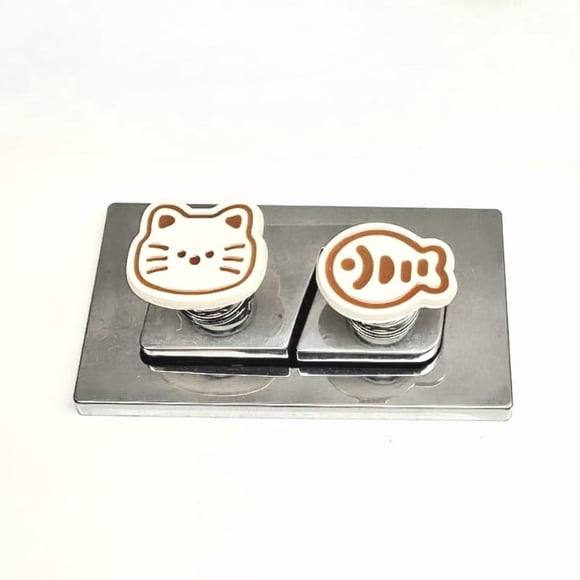 Lindo gatito y pez botón de descarga del inodoro | Herramienta imprescindible for el cuidado de las uñas y la decoración del baño.