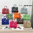 thumbnail image 2 of Bolso Birkin de piel de becerro con patrón de ramita, bolso de gran capacidad con hebilla de bloqueo, bolso Kelly, bandolera de un solo hombro, 2025, 2 of 5