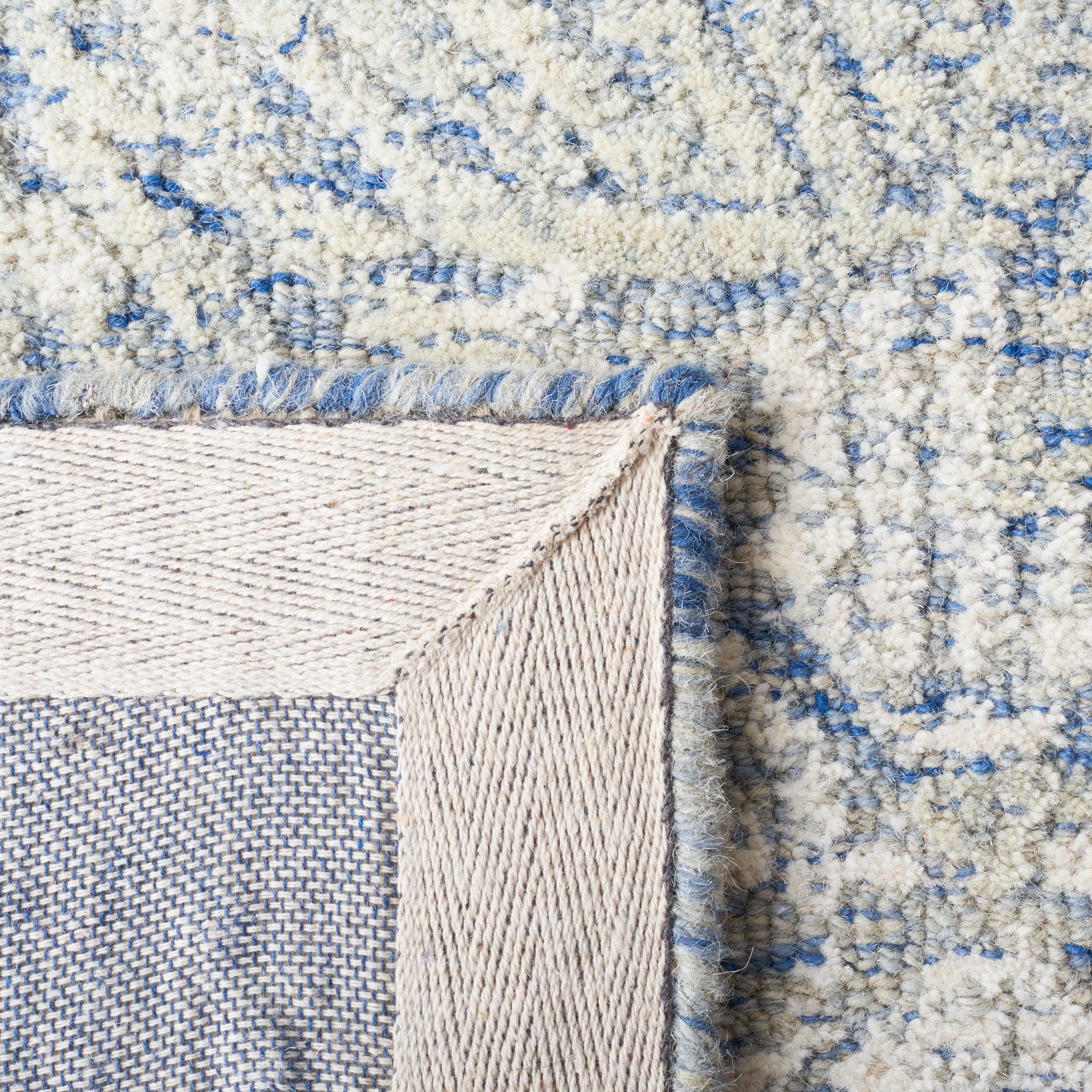 Safavieh Metro Saranna Medallion Area Rug, Blue/Ivory, 3' x 5'