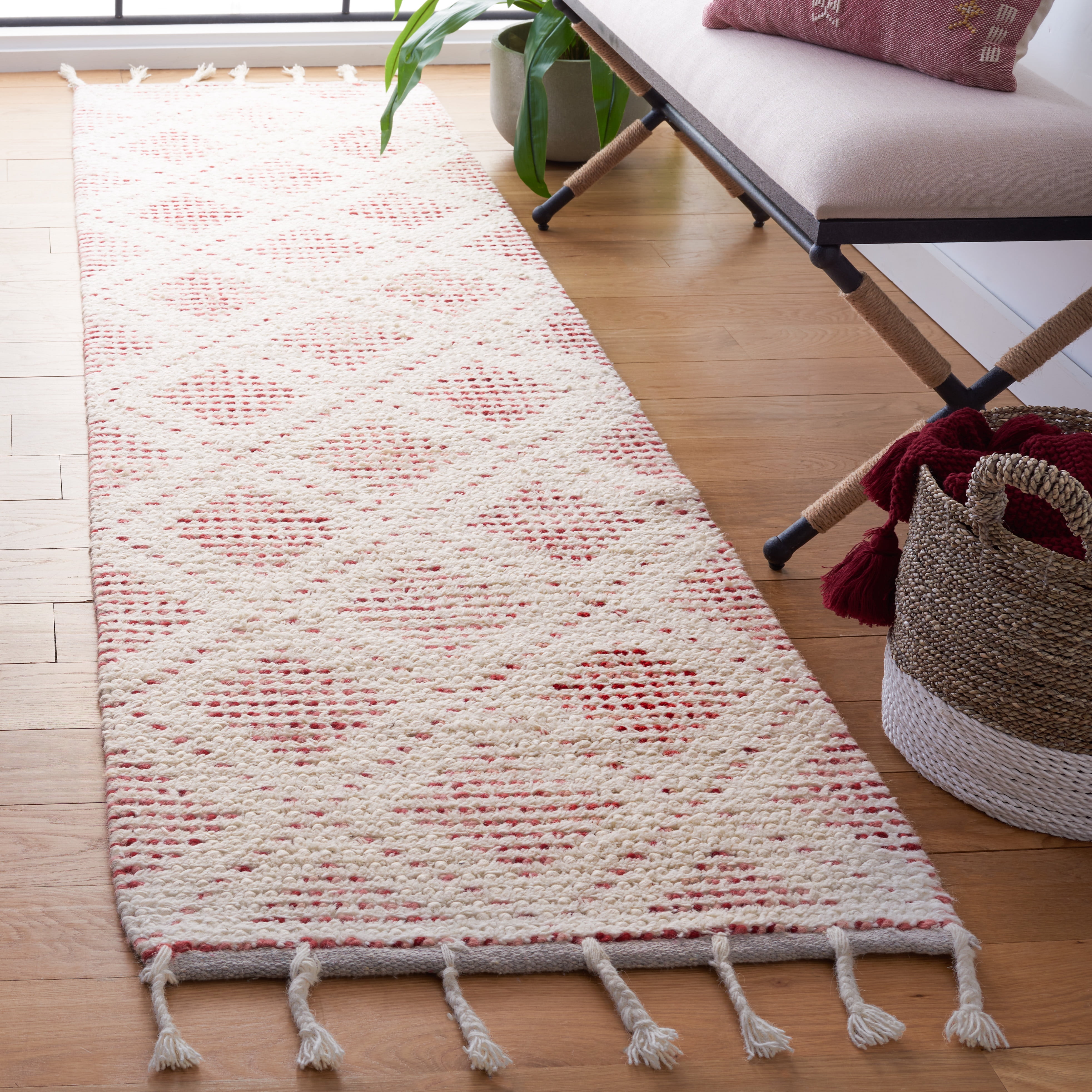 SAFAVIEH Natura Ruadhan Diamond Runner Rug, Ivory/Red, 2'3" x 9'