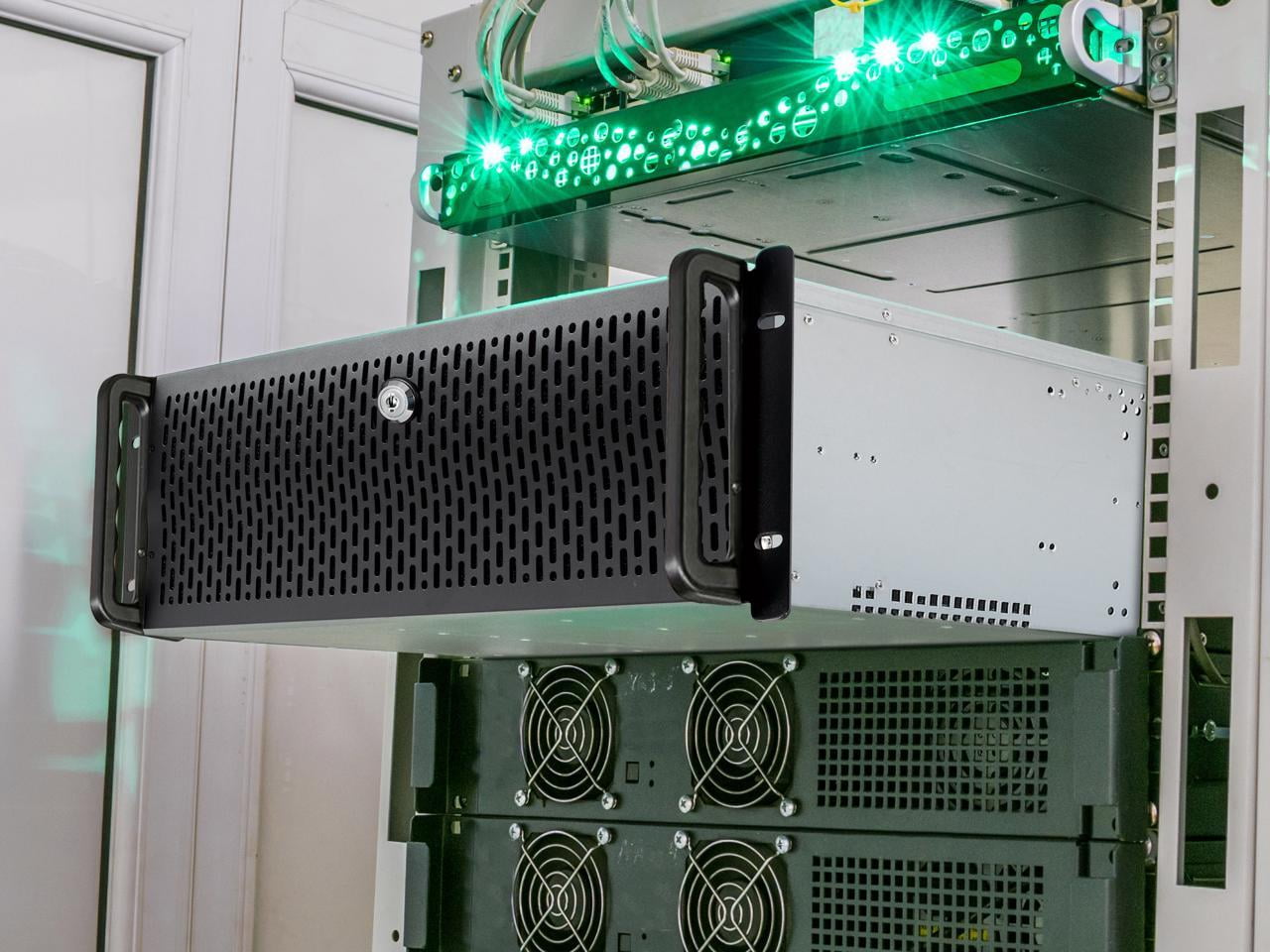 Rosewill RSV-L4000U Server Chassis Rackmount Case | 8x 3.5" HDD Bays, 3x 5.25" Devices, 5x120mm, 2x80mm Fans