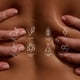 thumbnail image 4 of + Crema autobronceadora gradual esculpida N32 sin filtrar Lux en mezcla de péptidos de arenisca para reafirmar y tonificar la piel Loción autobronceadora hidratante Sin gluten Vegano + Autobronceador, 4 of 9