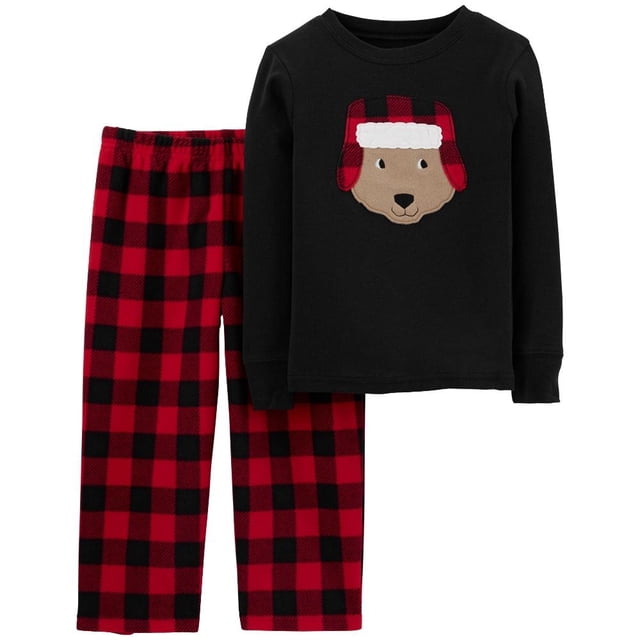 Pijama 2 pzas Carter´s Child of Mine Rojo Estampado Navideño 3T con camiseta negra de manga larga que muestra un oso con gorro navideño rojo y pantalón rojo y negro a cuadros, confeccionado en tela de secado rápido, ideal para ropa para bebé niña en temporada fría.