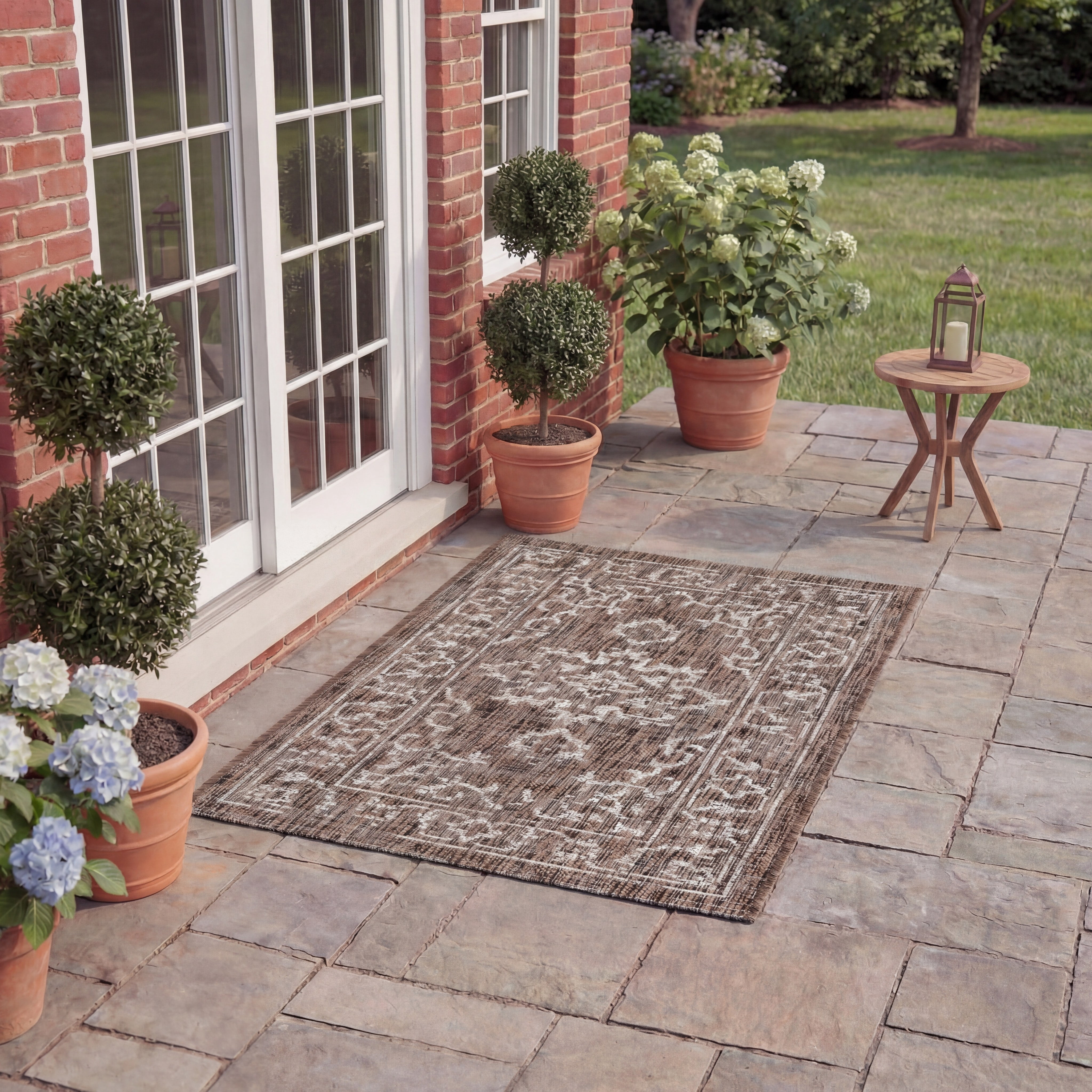 SAFAVIEH Courtyard Clodagh Medallion Indoor/Outdoor Area Rug, Brown/Beige, 2'7" x 5'