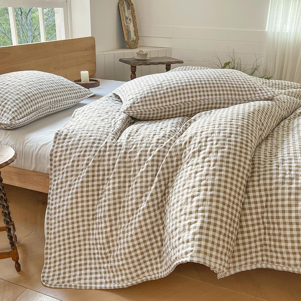 Tan Gingham King Quilt Set, Soft Pre-Washed Microfiber Taupe Plaid King Bedspread, Lightweight Checked Summer Quilt, Grid Bedding Coverlets for All Seasons (Includes 1 Quilt, 2 Pillow Shams)
