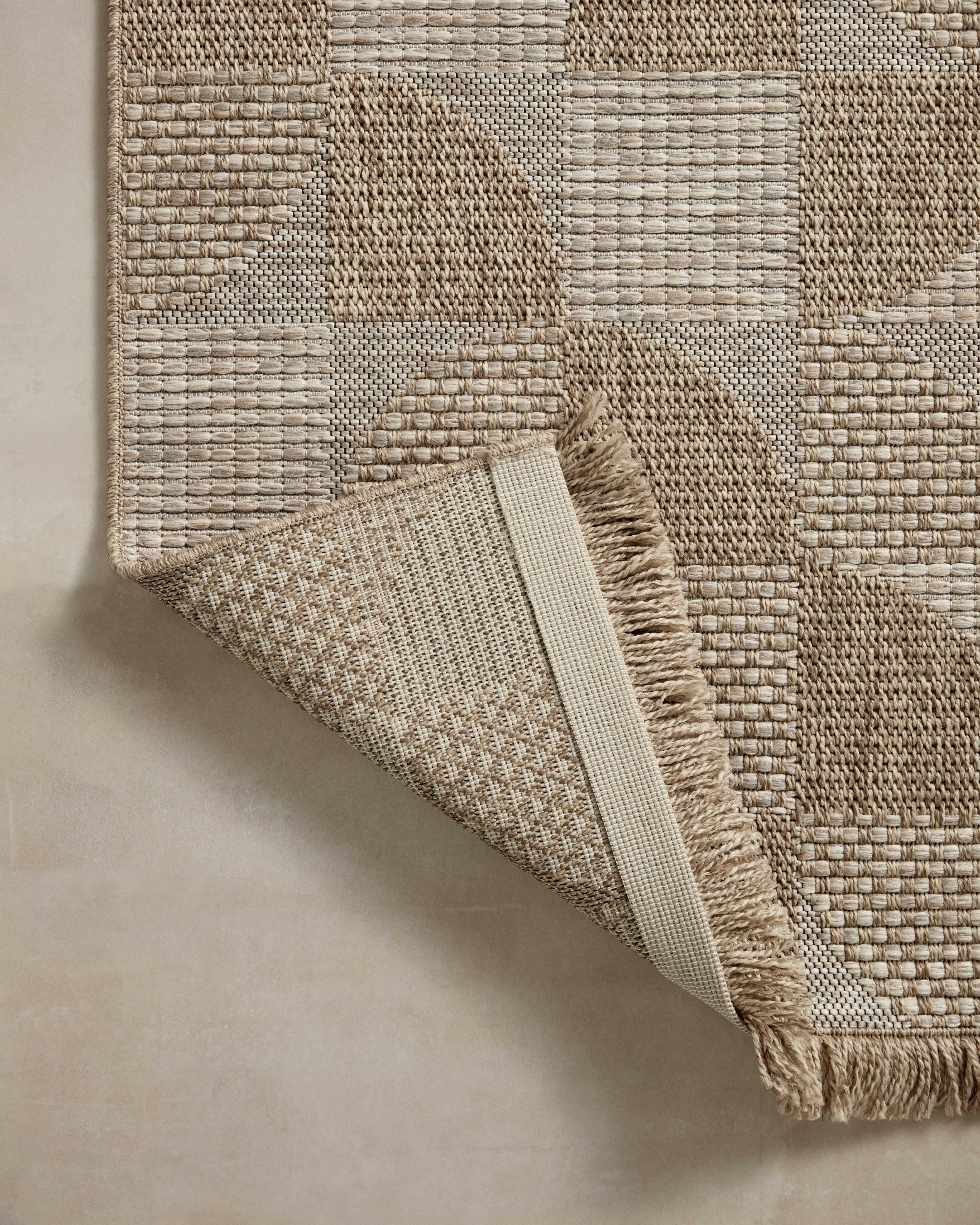 Loloi Dawn Indoor/Outdoor Water-Resistant Patio 7'-8" x 10' Area Rug
