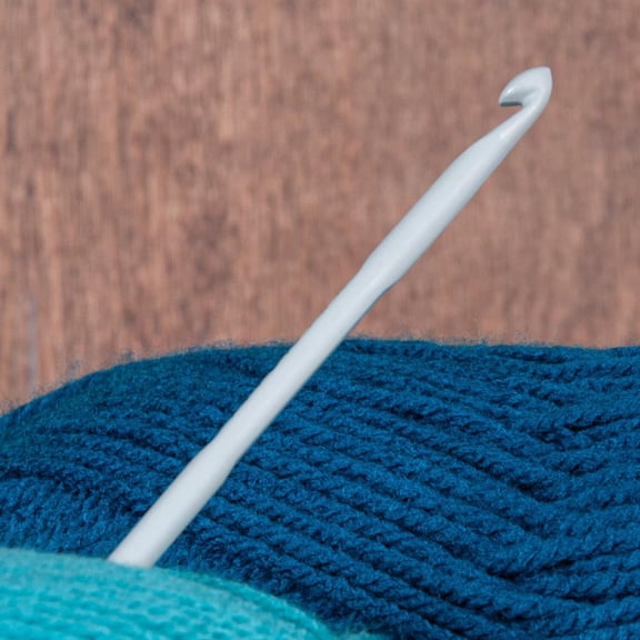 H. A. Kidd 6" (15 cm) Crochet Hook Size B-1 (2.25 mm)
