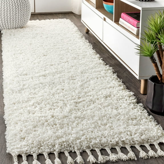 JONATHAN Y MERCER SHAG Mercer Shag Plush Tassel White 2 ft. x 8 ft. Runner Rug (MCR100A-28)