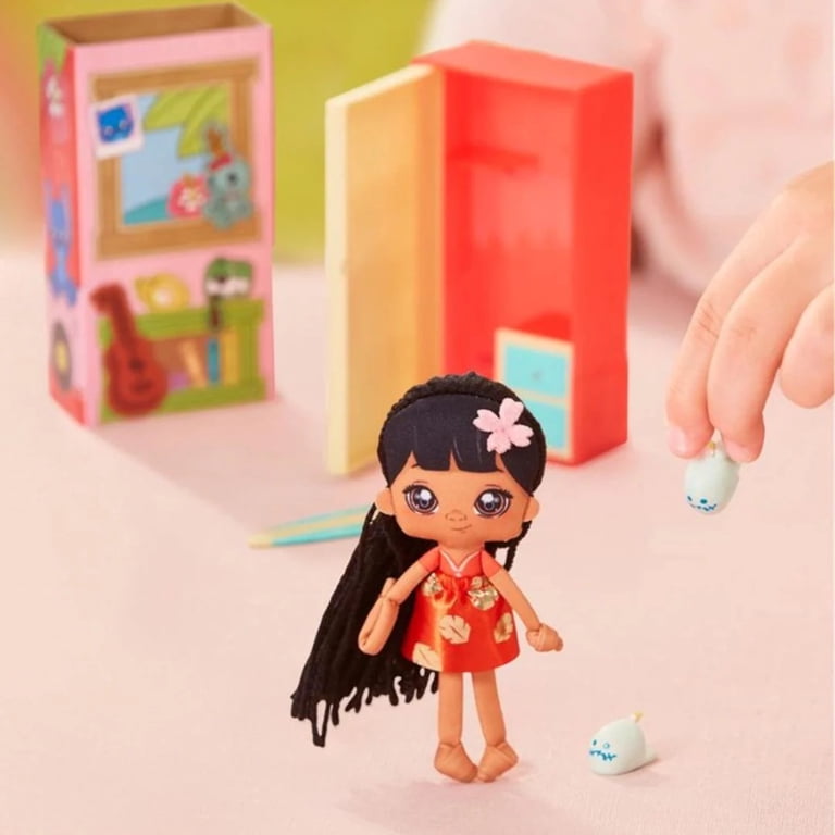 Disney Sweet Seams Mystery Doll & Playset - Classic Collectible