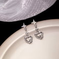 thumbnail image 1 of Pendientes de aguja de plata con forma de corazón de melocotón y estrella de cuatro hombres, dulce, fresco, rojo oscuro, con piedra de amor, pendientes plisados de diamantes, 1 of 5