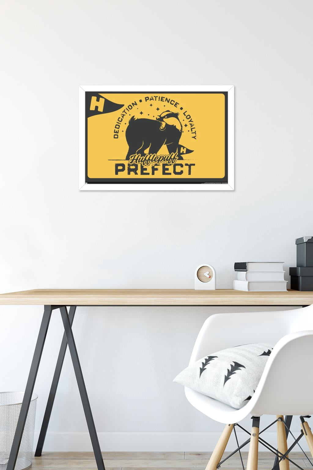 The Wizarding World: Harry Potter - Hufflepuff Clubhouse Crest Wall Poster, 14.725" x 22.375" Framed