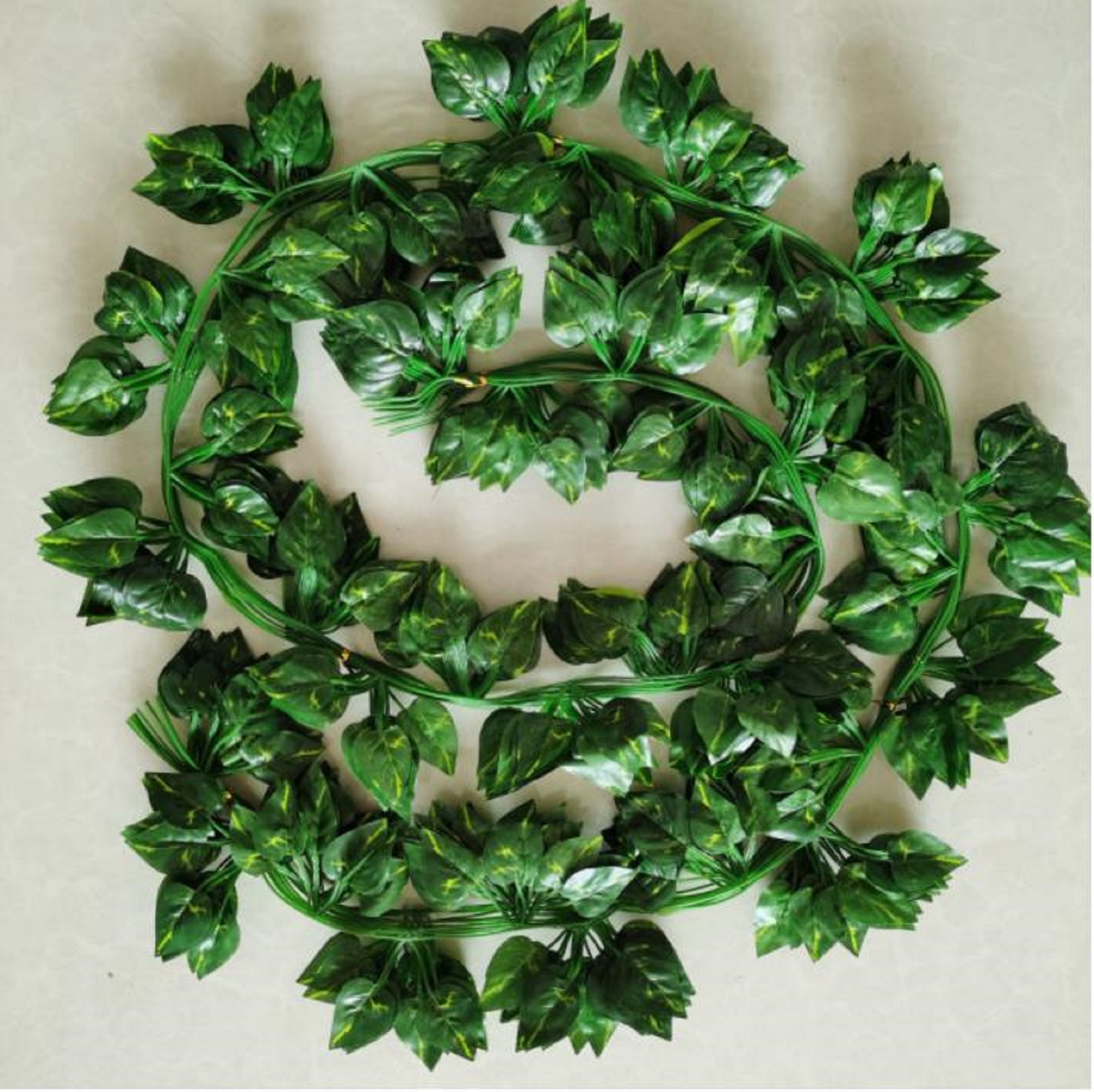 84FT 12 Strands Artificial Ivy Greenery Fake Green Leaves Hanging Vine Plants Silk Epipremnum Aureum Leaves Vine Garland for Wall Wedding Party Home Decor