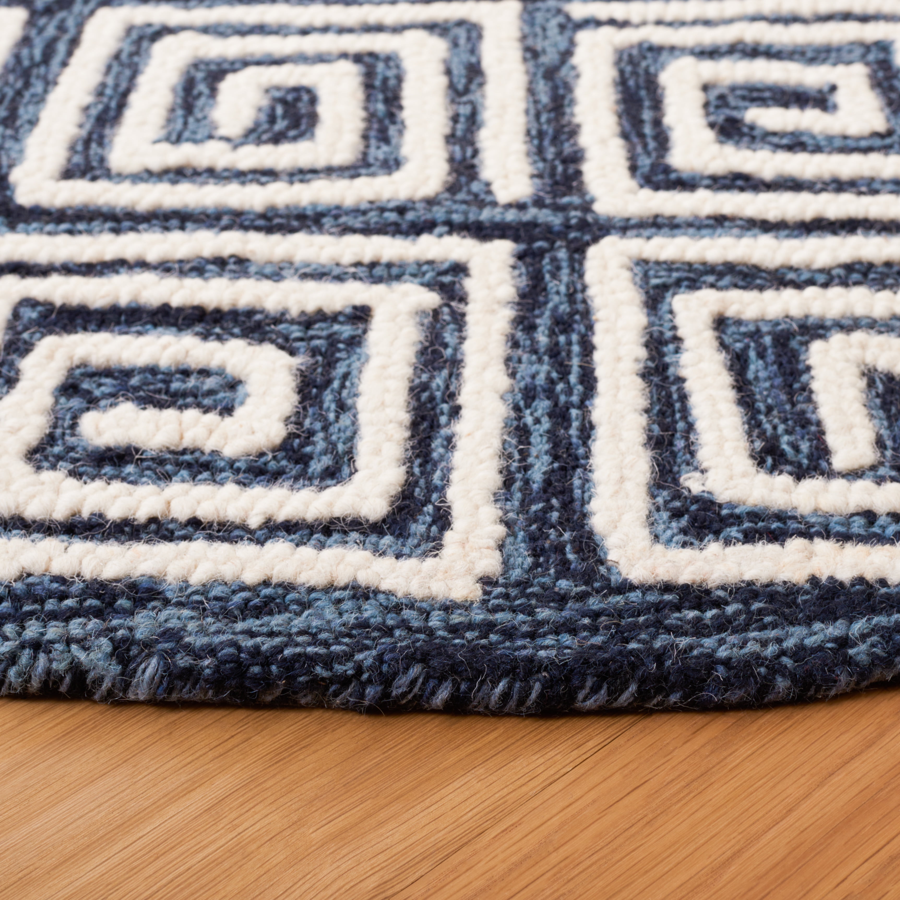 SAFAVIEH Metro Lauressa Geometric Area Rug, Navy/Ivory, 6' x 6' Round