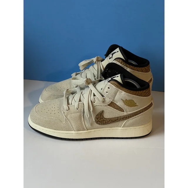 Ni - ke Men’s Ni - ke Air Jordan 1 Mid SE Brown Elephant Shoes 6.5Y. . W8 NEW