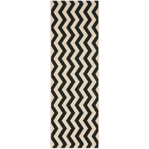 SAFAVIEH Courtyard Ayden Chevron Indoor/Outdoor Runner Rug, 2'3" x 6'7", Black/Beige