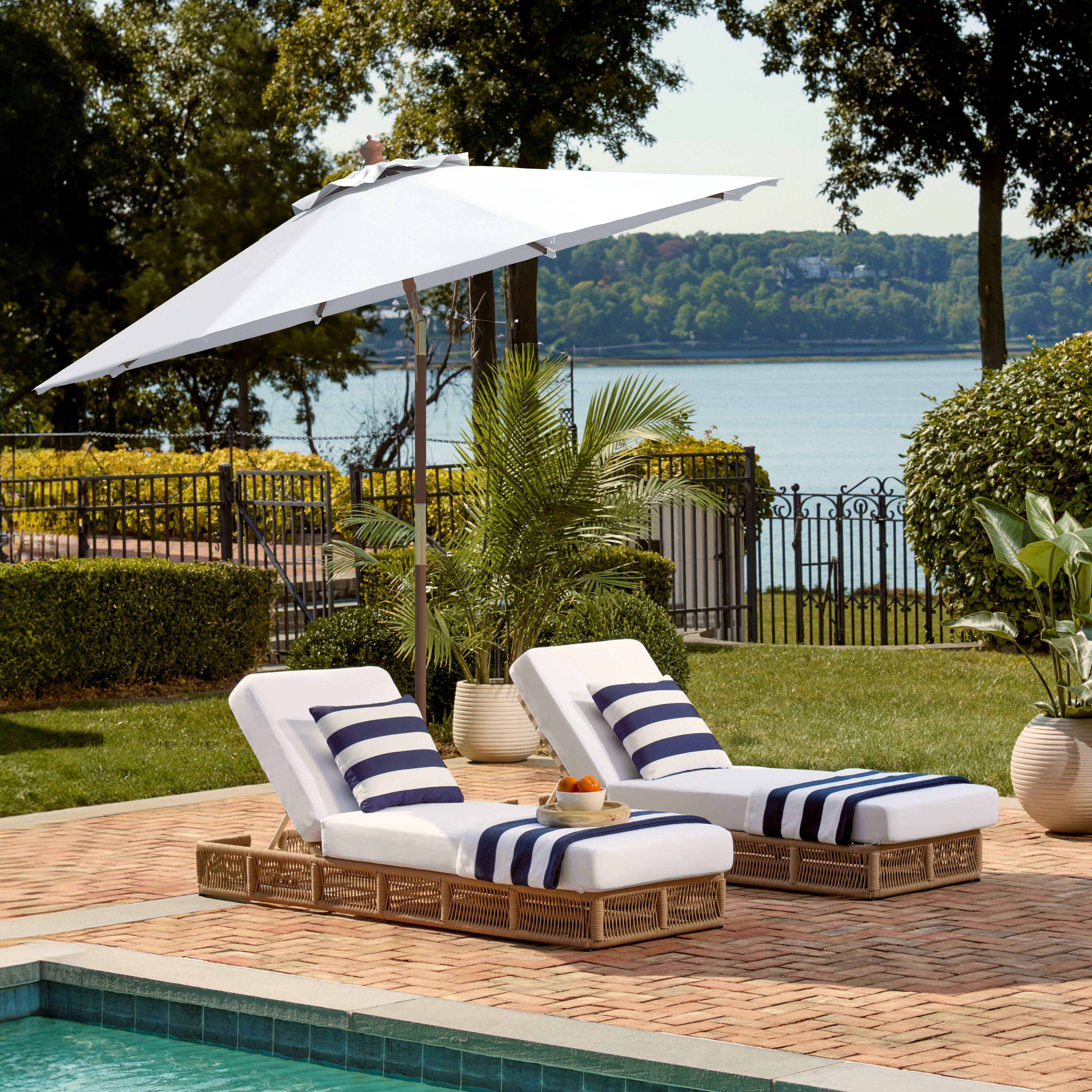 Safavieh Cannes 9' Market Push Wooden Patio Umbrella, White