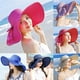 thumbnail image 4 of Sombrero para el sol Qarigey para mujer con ala grande de paja y lazo plegable beige, 4 of 6