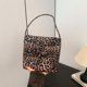 thumbnail image 2 of Bolso de hombro minimalista con estampado de leopardo de moda de gran venta para mujer 2024 Nuevo bolso de mano con personalidad de moda para mujer con cremallera de hilo, 2 of 5