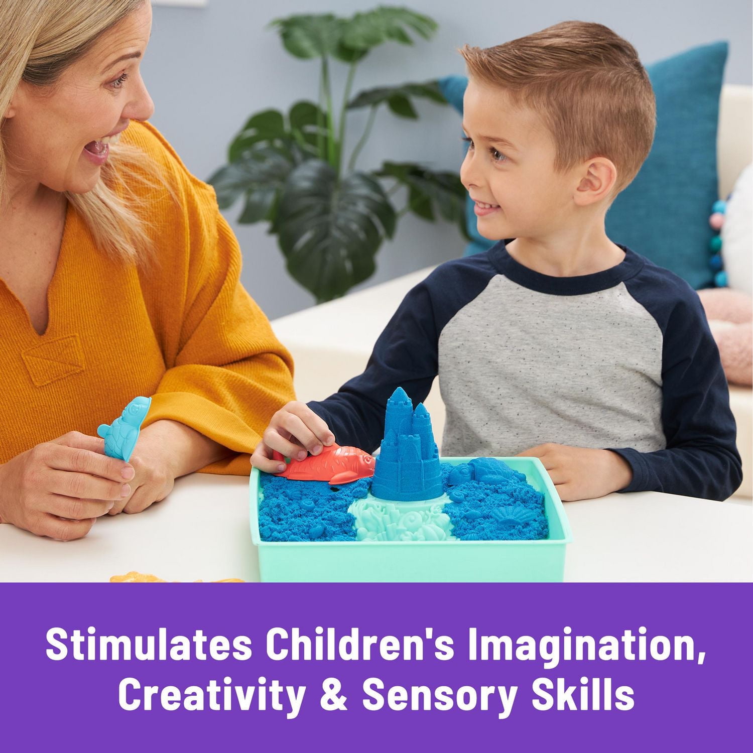 Kinetic Sand Sandbox Set, 1lb Blue Play Sand, Sandbox Storage, 4 Molds and Tools, Sensory Toys for Kids Ages 3+