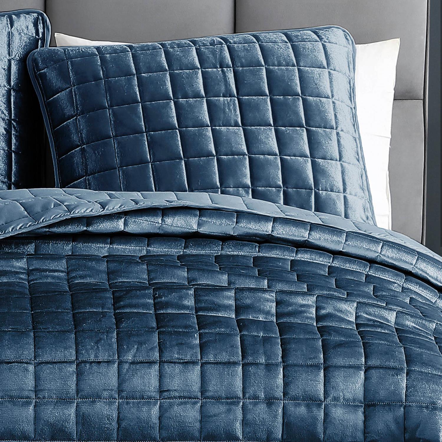 Riverbrook Home 3 Piece Quilt Set, Queen, Cobalt Blue, Lyndon, Polyfill, Adult