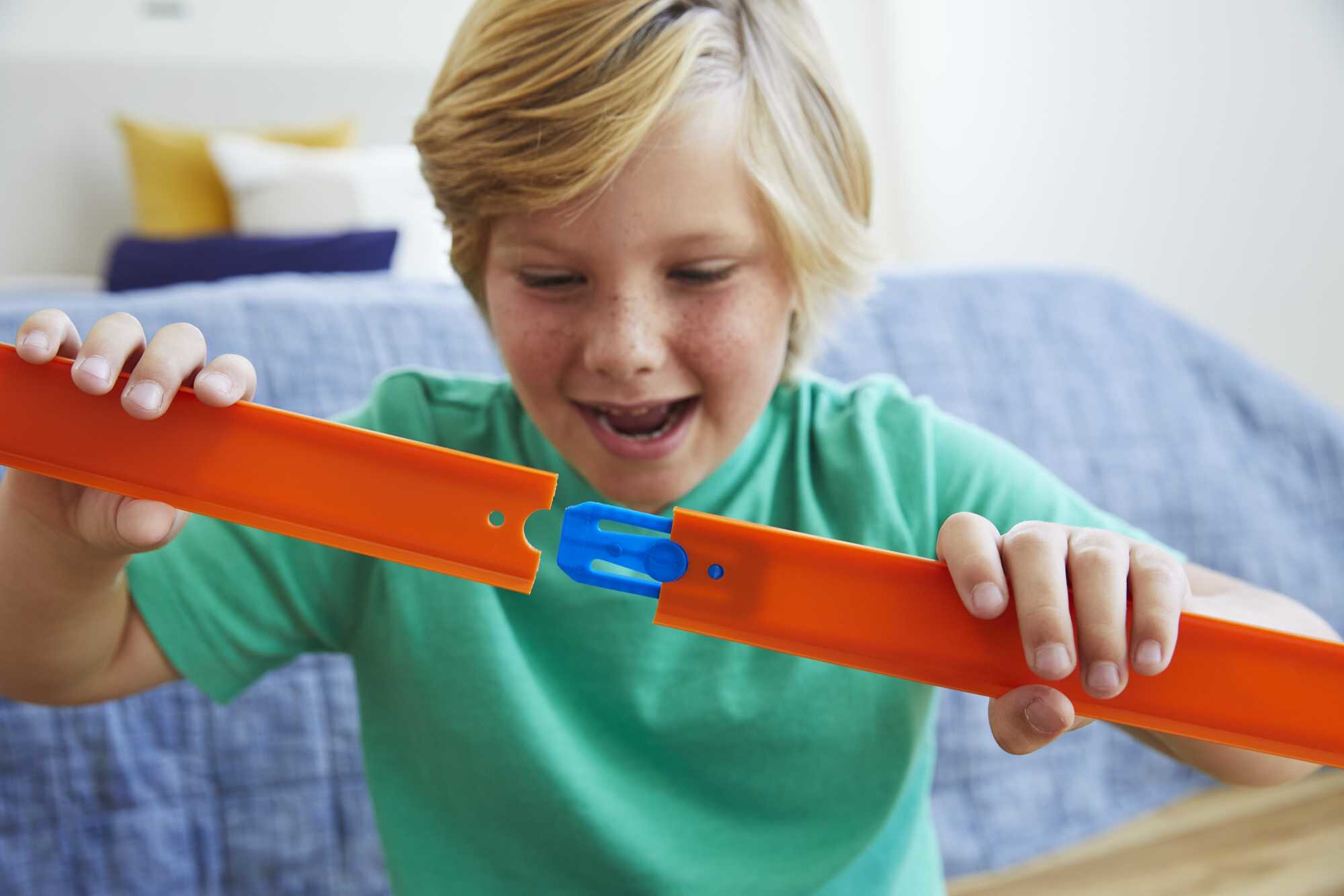 Hot Wheels Track Builder Unlimited Straight Track Pack, 4 Track Connectors & 4 Track Pieces - image 2 of 6