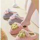 thumbnail image 2 of Zapatillas de mujer para adultos, cálidas, de felpa, con flores, para interiores, antideslizantes, para el hogar, suela gruesa, invierno, algodón puro para hombres (rosa), 2 of 3