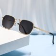 thumbnail image 4 of Nuevas gafas de sol cuadradas ovaladas de Metal, gafas de sol Retro a la moda para hombres y mujeres, gafas personalizadas resistentes a los rayos UV, diseño de lujo Uv400 ﻿, 4 of 5