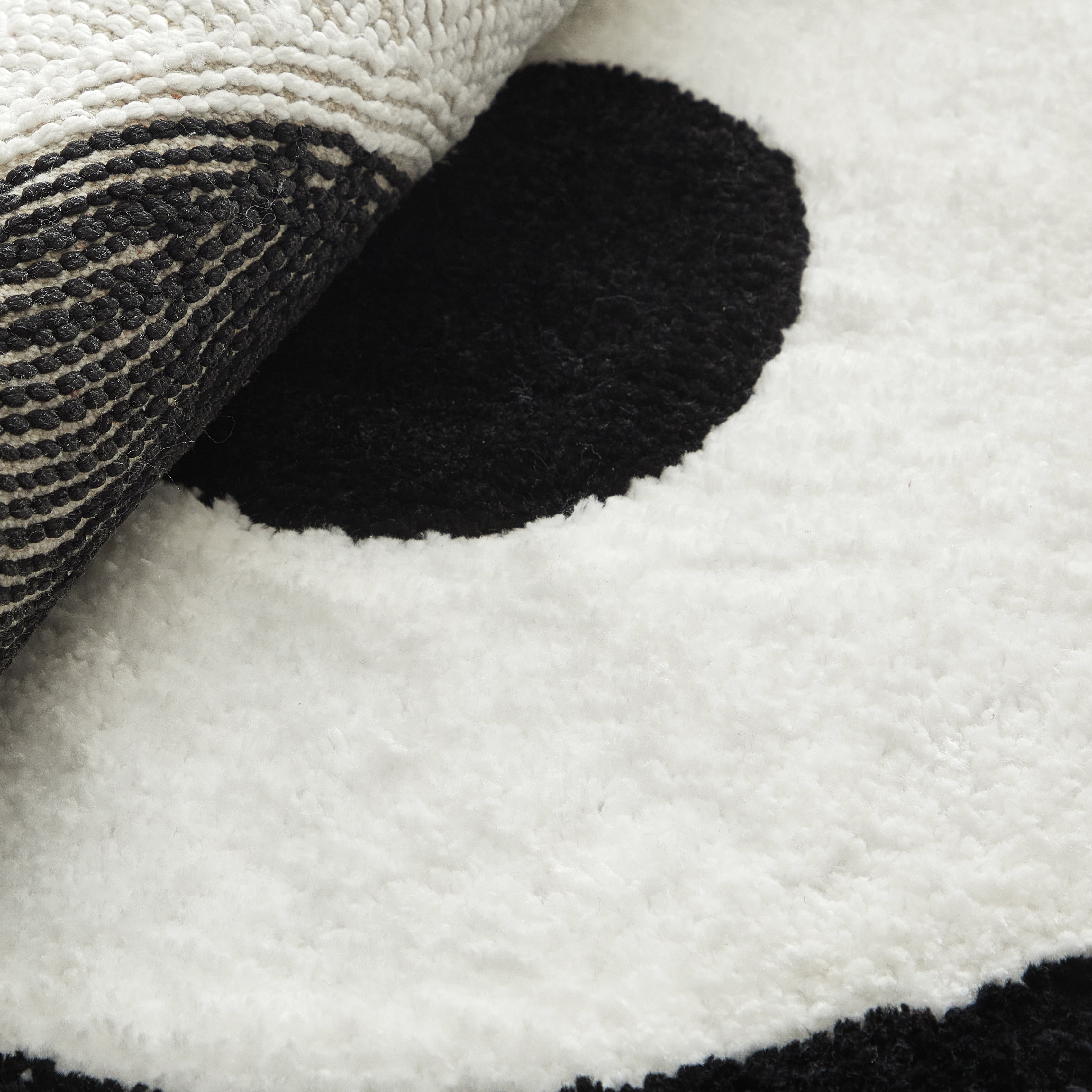 Mainstays 30 in x 30 in Yin Yang Shaped Area Rug, Black and White