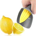 thumbnail image 1 of Exprimidor manual de limones con filtro para semillas, ideal para limones, naranjas y otras frutas., 1 of 5