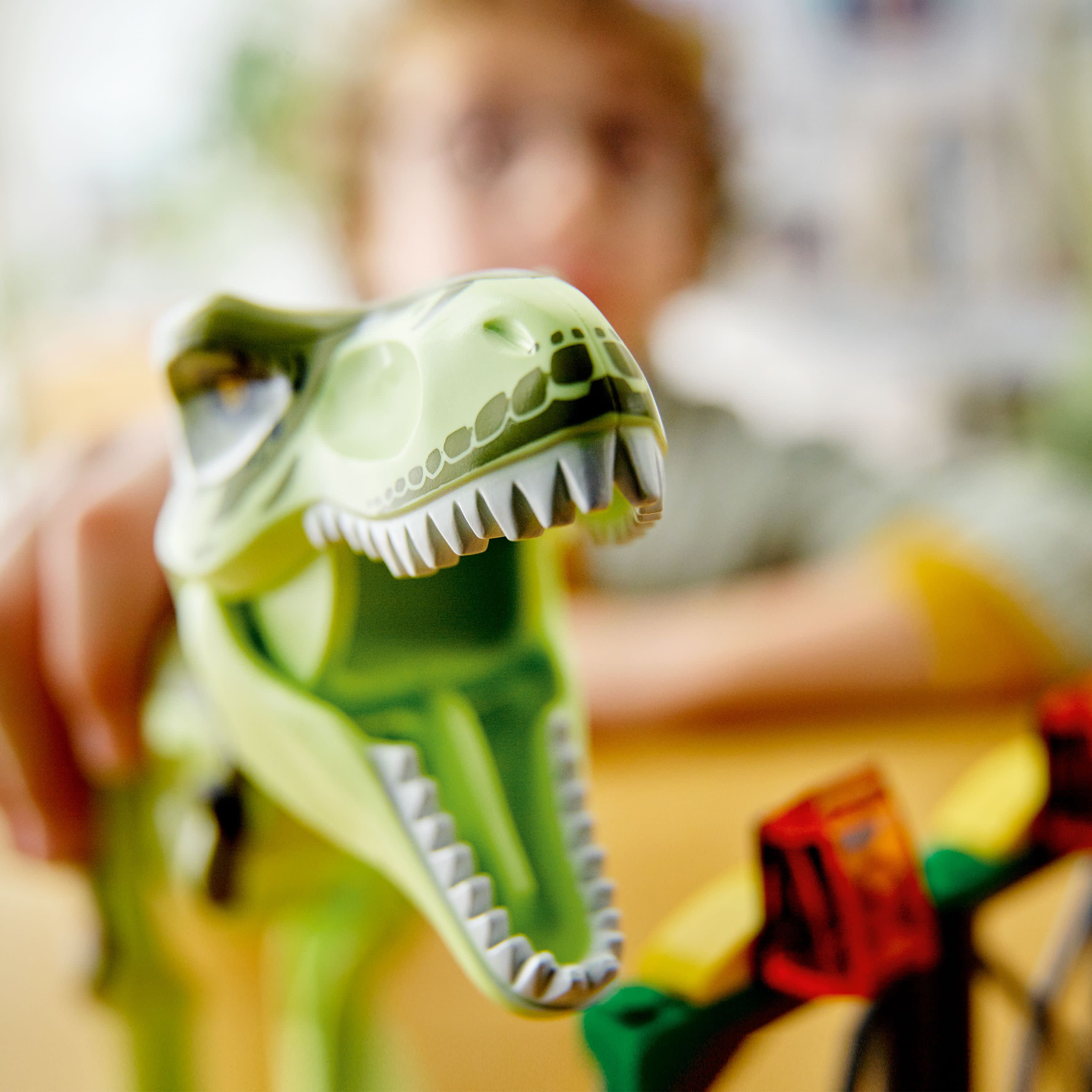 LEGO Jurassic World 76944 L'Évasion du T. Rex, Figurines et Jouet