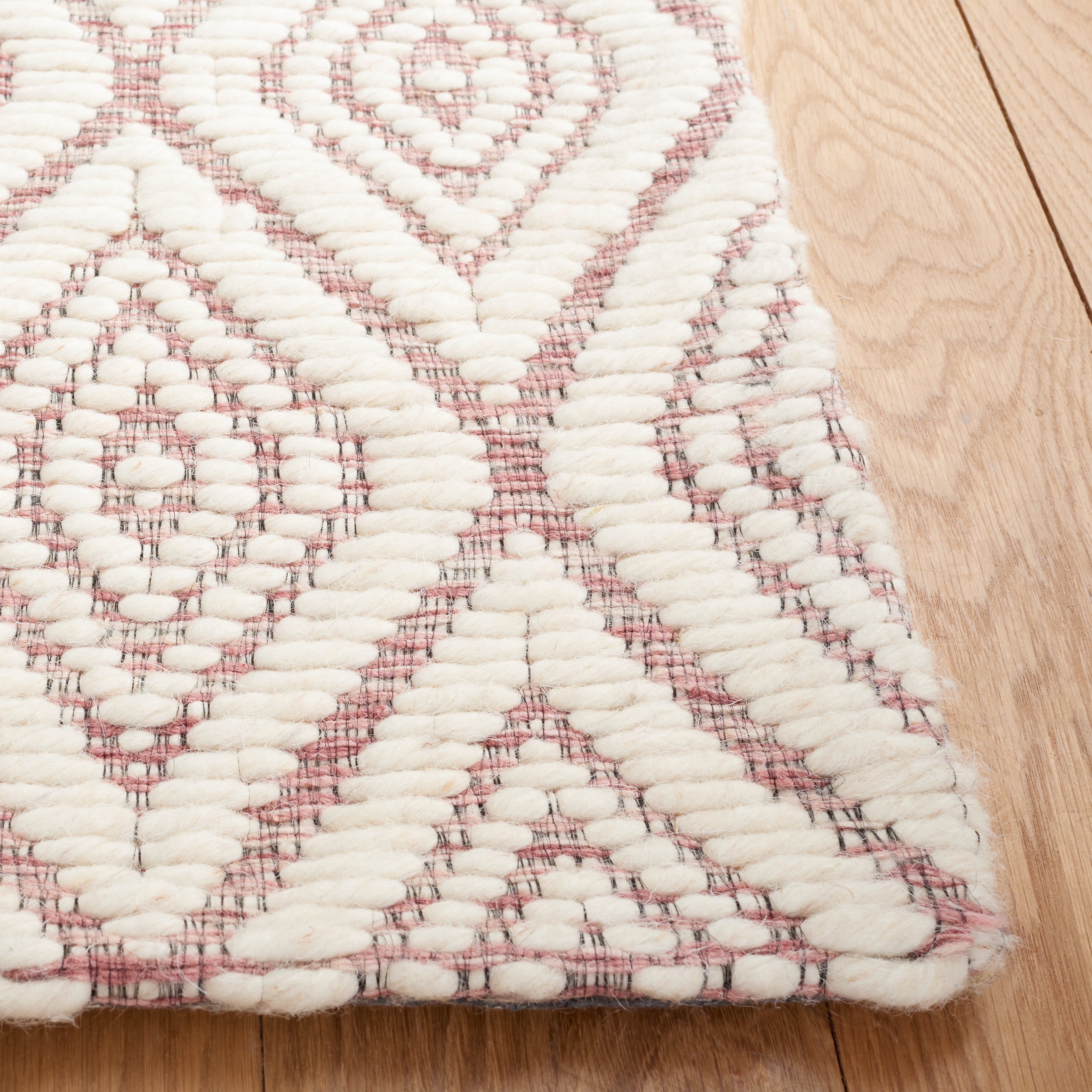 SAFAVIEH Marbella Winston Diamond Area Rug, Dark Pink/Ivory, 6' x 6' Square