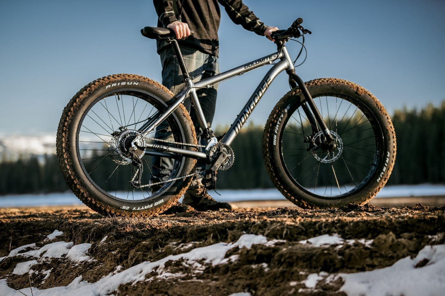 Mongoose Dolomite ALX fat tire mountain bike, 16 speeds, medium frame, grey