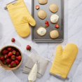 thumbnail image 2 of Kitchen Aid Gants de Four en Coton Asteroid avec Poignée en Silicone, Ensemble de 2, Jaune, 2 of 6