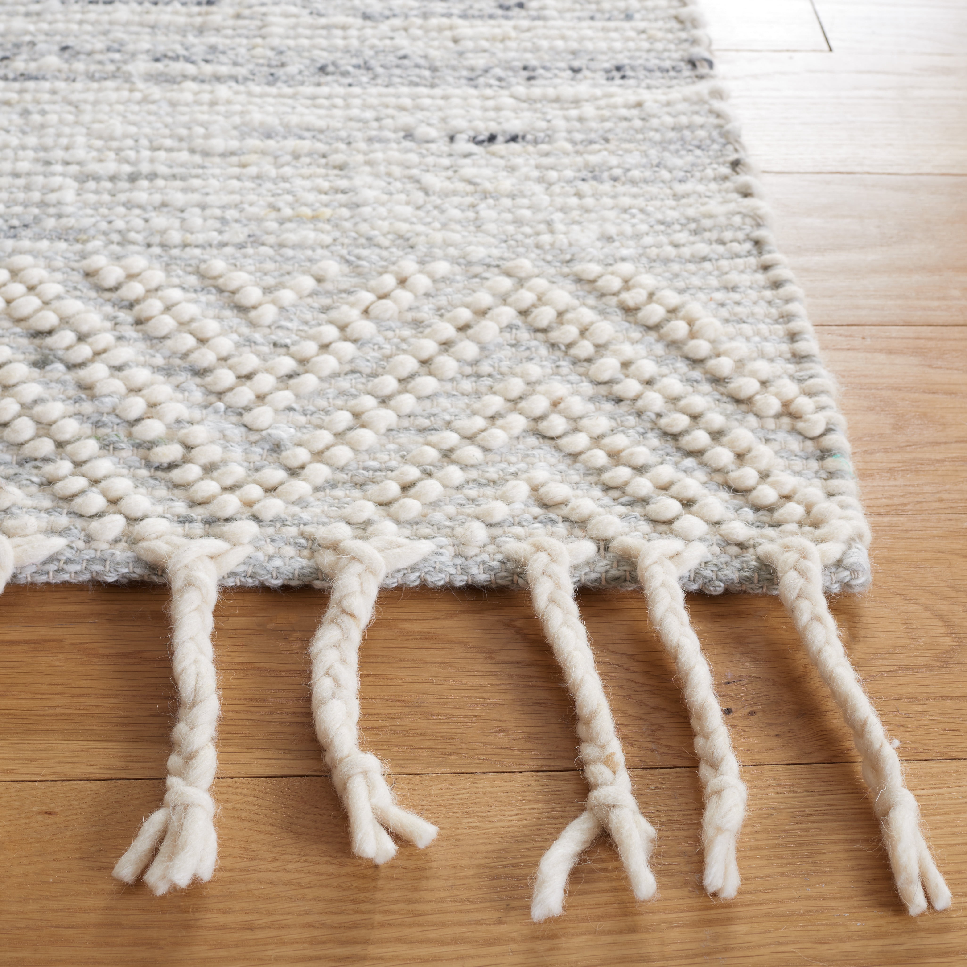 SAFAVIEH Natura Jacinth Southwestern Area Rug, Ivory/Grey, 4' x 6'