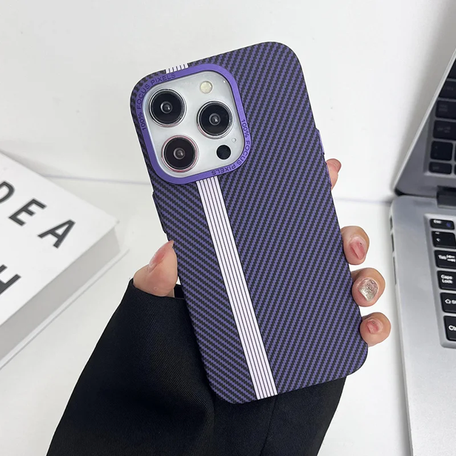 Funda de fibra de carbono con relieve 3D ultrafina para iPhone 15 Pro Max 14 13, cubierta de protección total, función antiarañazos incorporada