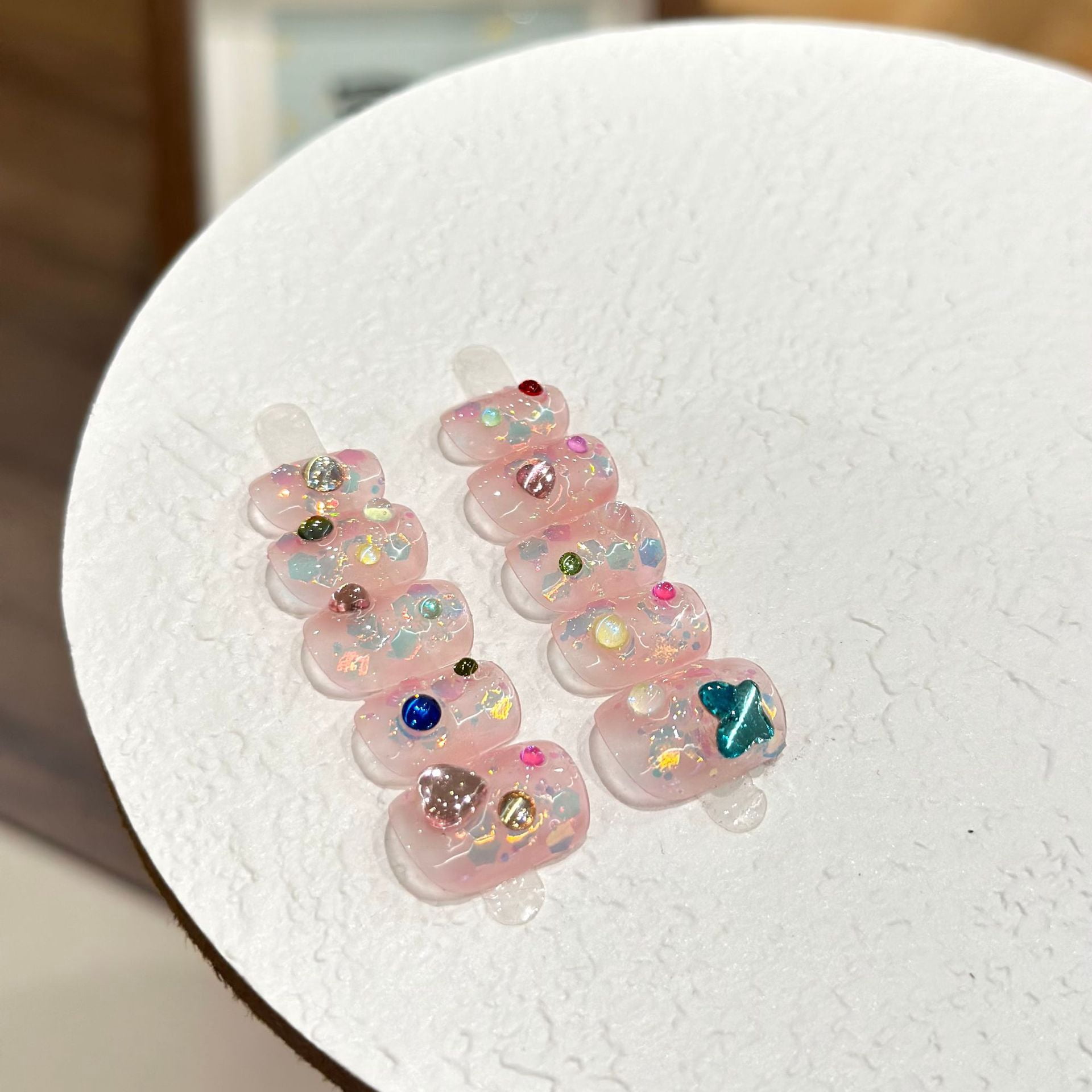 Hand-worn nail powder transparent color removable nail patch cute candy colored diamond sequins light therapy nail finished product wholesale