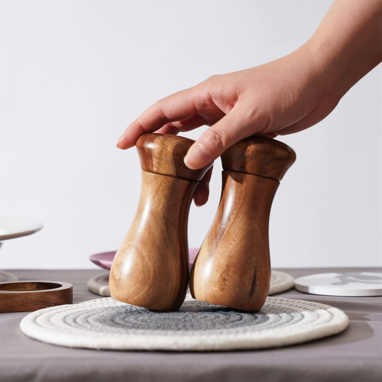 Salt and Pepper Grinder Set with Mill Tray, Set of 2 Salt and Pepper Mill with Ceramic Grinder Acacia Wood, Height 13 cm / 5 inch, Dia 6 cm