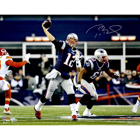 Tom Brady New England Patriots Autographed 16" x 20" Horizontal Throwing Photograph - Fanatics Authentic Certified