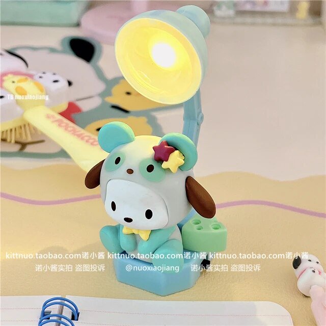 Sanrio Kuromi Melody Pochacco-Mini lámpara de mesa pequeña de dibujos animados, lámpara de noche DIY, escritorio decorativo para niños y niñas, regalos de cumpleaños