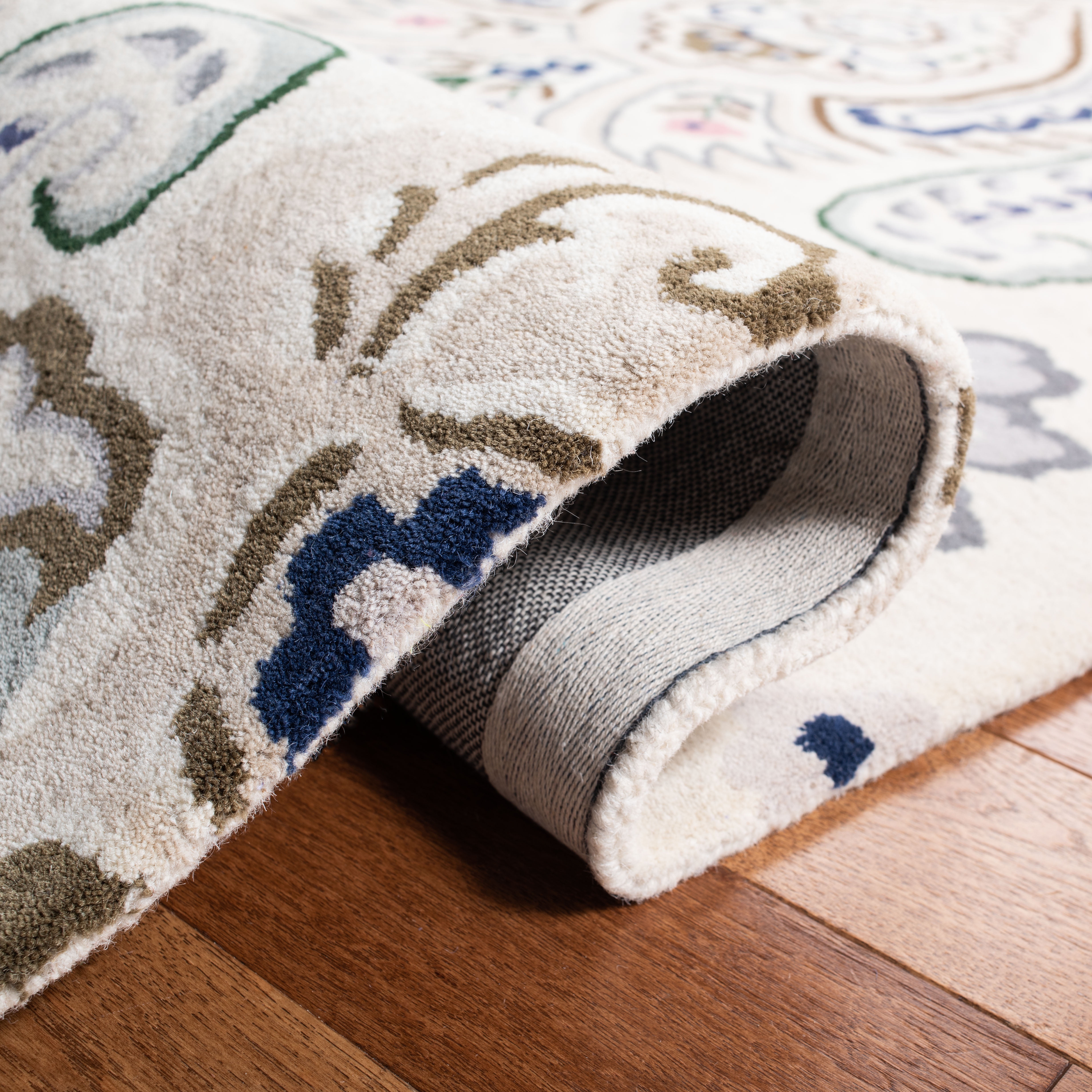 SAFAVIEH Bella Meriel Southwestern Wool Area Rug, Ivory/Blue, 5' x 5' Round