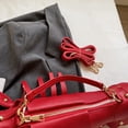 thumbnail image 4 of Bolso cruzado de imitación de cuero en forma de cangrejo de río para mujer, cartera pequeña y moderna de tamaño compacto, color rojo, perfecto para salidas nocturnas y uso casual., 4 of 6