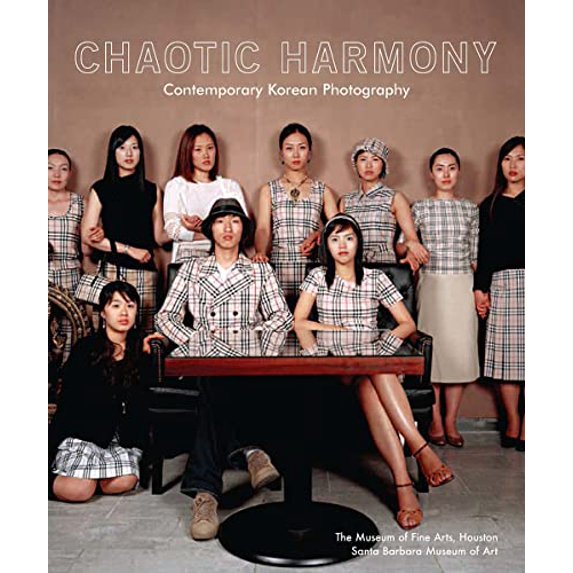 Pre-Owned Chaotic Harmony: Contemporary Korean Photography (Paperback) 0300157533 9780300157536