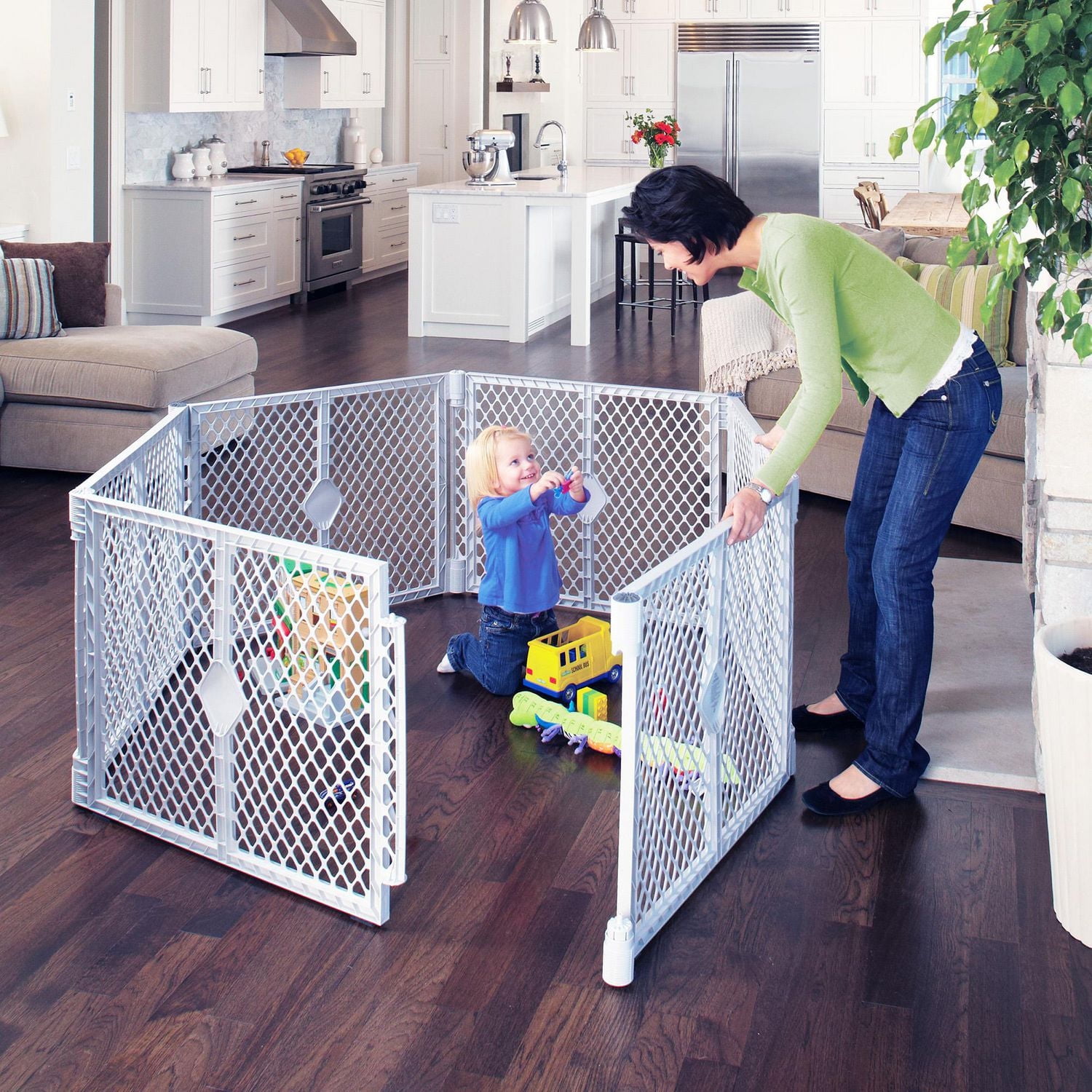 Barrière Six Panneaux Facile d'emploi Superyard Classique en plastique de North States, pour les enfants et les animaux domestiques