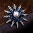 thumbnail image 2 of Broche de flor de geometría de cristal con accesorios de joyería de ramo de perlas de imitación para mujer, 2 of 5