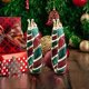 thumbnail image 2 of Pendientes DE aro ZHAOCHENG con esmalte dorado adorno NAVIDEÑO, 2 of 5