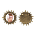 thumbnail image 1 of White Big boobs fondo Hot sexy Pin de gancho de metal vintage con forma de sol Unbranded M, 1 of 3