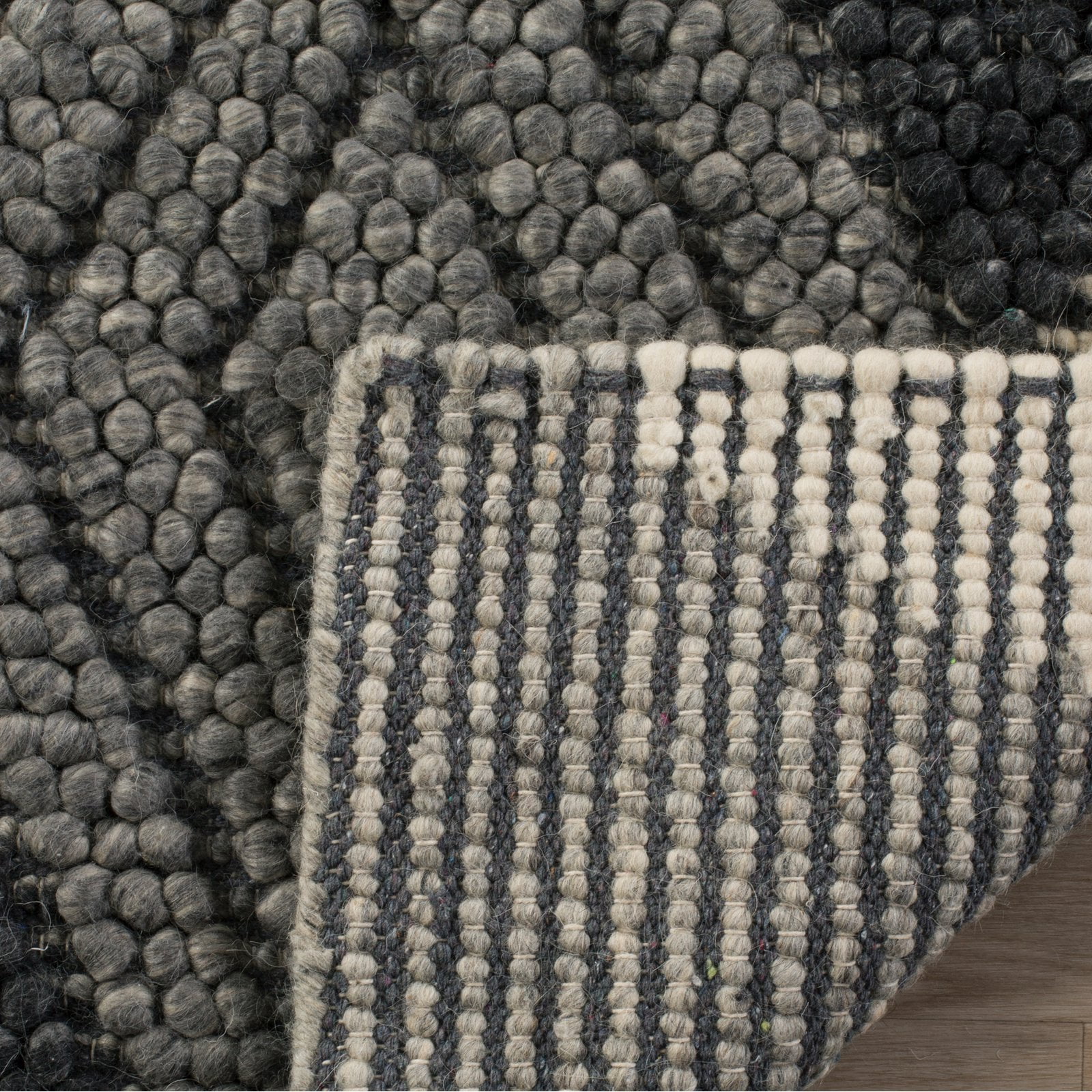 SAFAVIEH Natura Glenda Geometric Diamonds Wool Area Rug, Anthracite, 5' x 8'