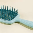 thumbnail image 3 of Cepillo azul desenredante con cerdas anchas y almohadilla para cabello húmedo o seco y suave masaje del cuero cabelludo., 3 of 5