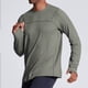 thumbnail image 1 of Blusas y camisas de manga larga con cuello redondo para hombre, de color liso, para entrenamiento físico, con protección solar, elásticas, con bolsillo y cremallera para exteriores, top de manga larga, 1 of 7