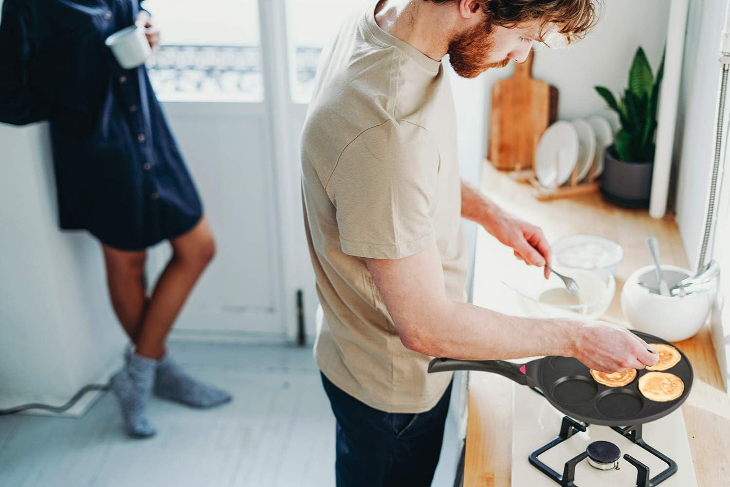 10.5 Inch Nonstick Pancake Pan Maker with 7 Molds, Mini Grill for Breakfast, Crepes, Blini, Oven & Dishwasher Safe